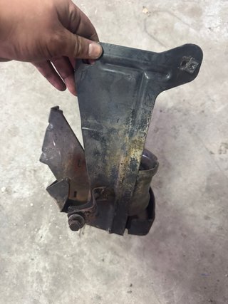 Soporte Bomba Dirección Peugeot 205