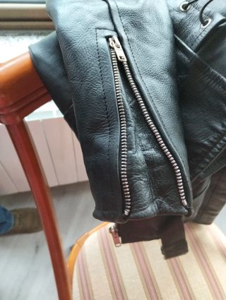 Chaqueta de cuero estilo motero