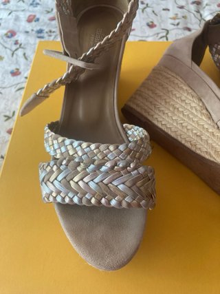 Sandalias Hermès Beige y Doradas