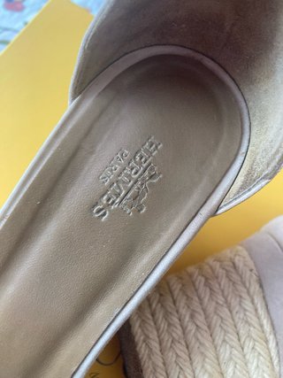 Sandalias Hermès Beige y Doradas