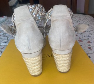 Sandalias Hermès Beige y Doradas