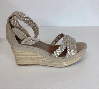 Sandalias Hermès Beige y Doradas