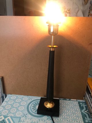 Lámparas de mesa o escritorio dorada