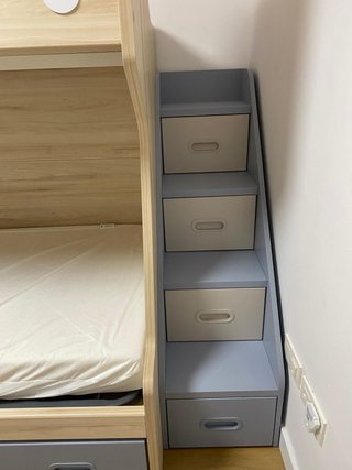 Cama litera infantil con cajones y escalera
