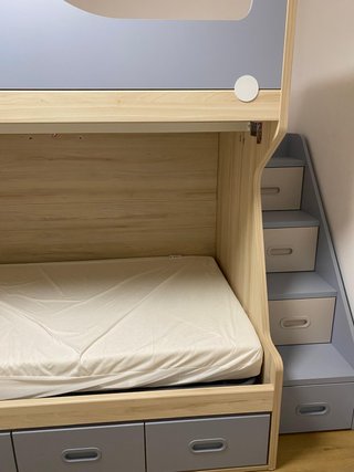 Cama litera infantil con cajones y escalera