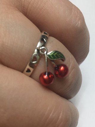 Anillo plata ajustable con dije de cerezas