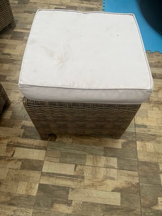 Pouf in vimini beige e marrone