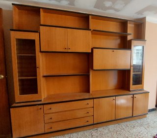 Mueble de salón madera y cristal