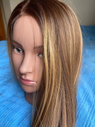 Peluca larga castaña con mechas rubias