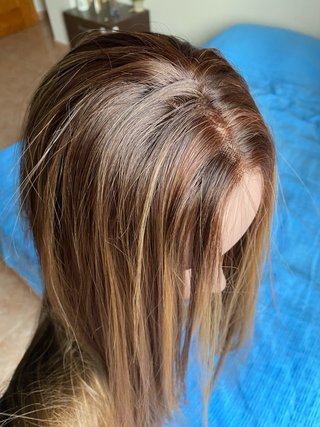 Peluca larga castaña con mechas rubias
