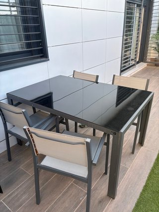 Conjunto mesa y sillas de jardín