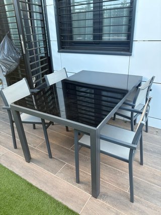 Conjunto mesa y sillas de jardín