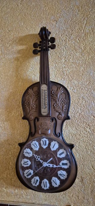Reloj Violín con Termómetro Decorativo