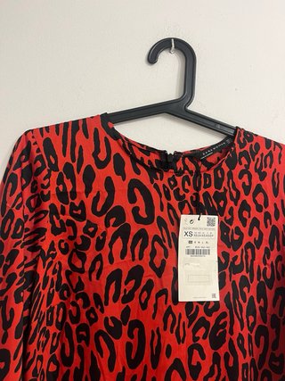Vestido rojo estampado animal