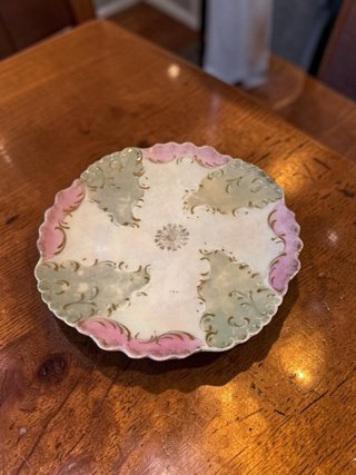 Plato decorativo vintage con borde ondulado