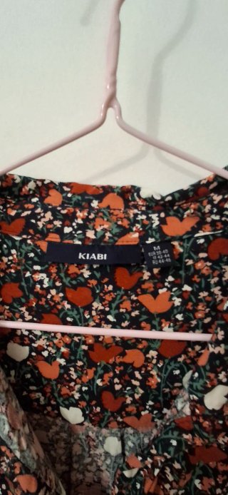 Blusa Kiabi floral multicolor talla M