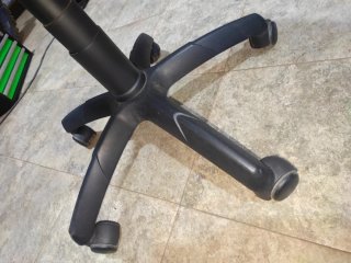 Silla de oficina ergonómica roja
