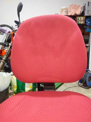 Silla de oficina ergonómica roja