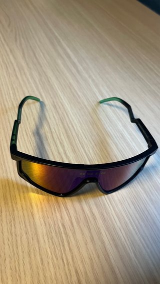 Gafas de sol negras y multicolor