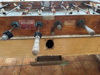 Futbolín antiguo para restaurar