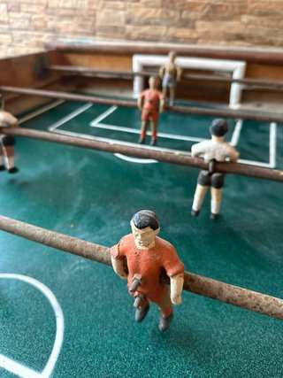 Futbolín antiguo para restaurar
