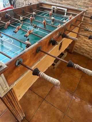 Futbolín antiguo para restaurar