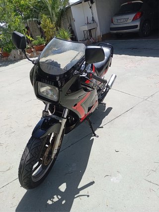 Yamaha RD350 Negra y Roja