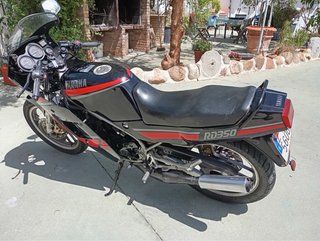 Yamaha RD350 Negra y Roja