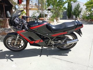 Yamaha RD350 Negra y Roja