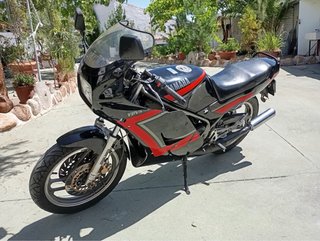Yamaha RD350 Negra y Roja