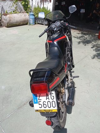 Yamaha RD350 Negra y Roja