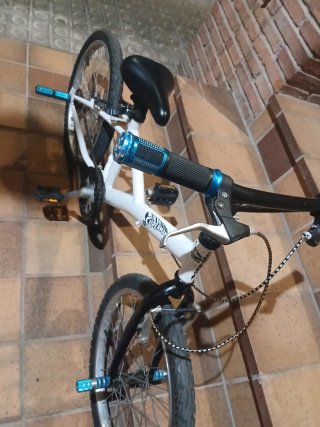 Bicicleta BMX Blanca