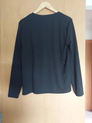Camiseta negra manga larga