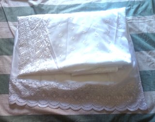Colcha Raso Blanco Bordada 135 cm