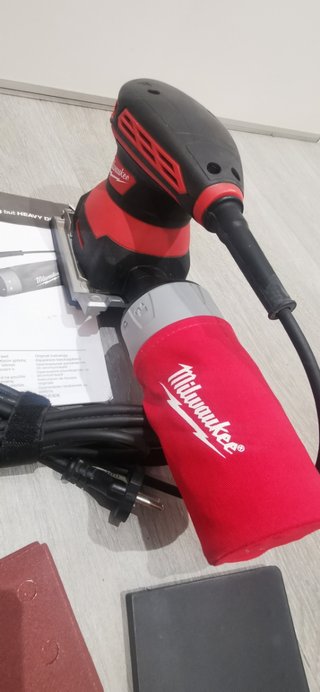 Lijadora Orbital Milwaukee SPS 140