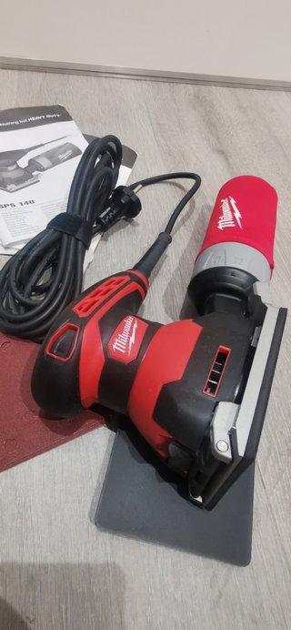 Lijadora Orbital Milwaukee SPS 140