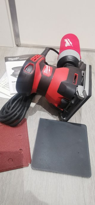 Lijadora Orbital Milwaukee SPS 140