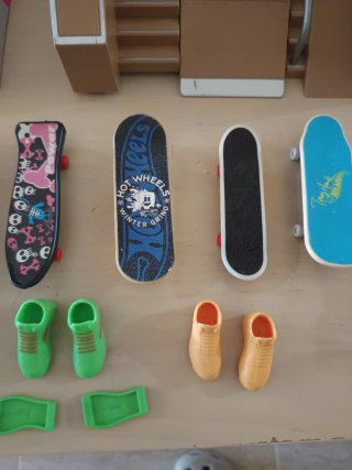 Lote fantástico 2 pistas de skate con accesorios