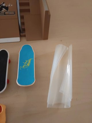 Lote fantástico 2 pistas de skate con accesorios