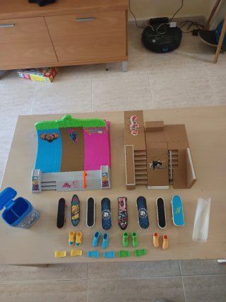 Lote fantástico 2 pistas de skate con accesorios