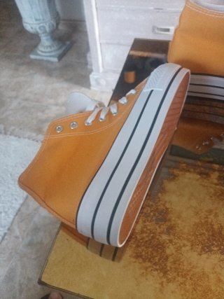 Botas de plataforma naranjas sin estrenar