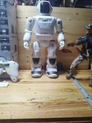 Robot Devo con control remoto