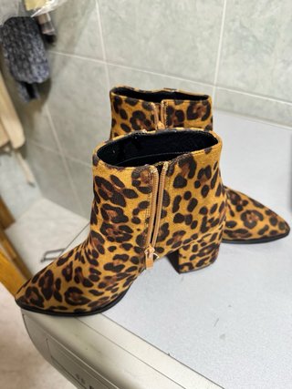 Botín estampado leopardo tacón
