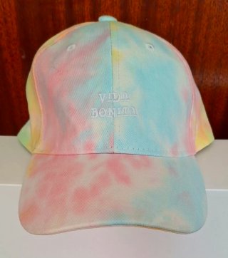 Bolso oversize y gorra Tie-Dye playa tonos pastel