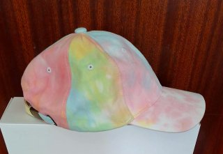 Bolso oversize y gorra Tie-Dye playa tonos pastel