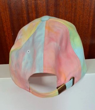 Bolso oversize y gorra Tie-Dye playa tonos pastel