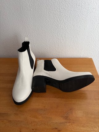 Botines Chelsea Blanco y Negro