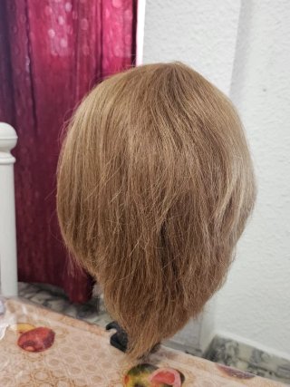 Muñeca de entrenamiento pelo castaño natural