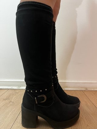 Botas altas de gamuza negras