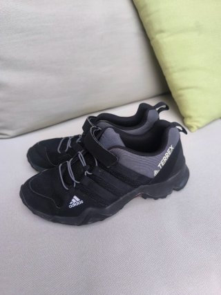 Scarpe da trekking Adidas Terrex per bambini. Taglia 37